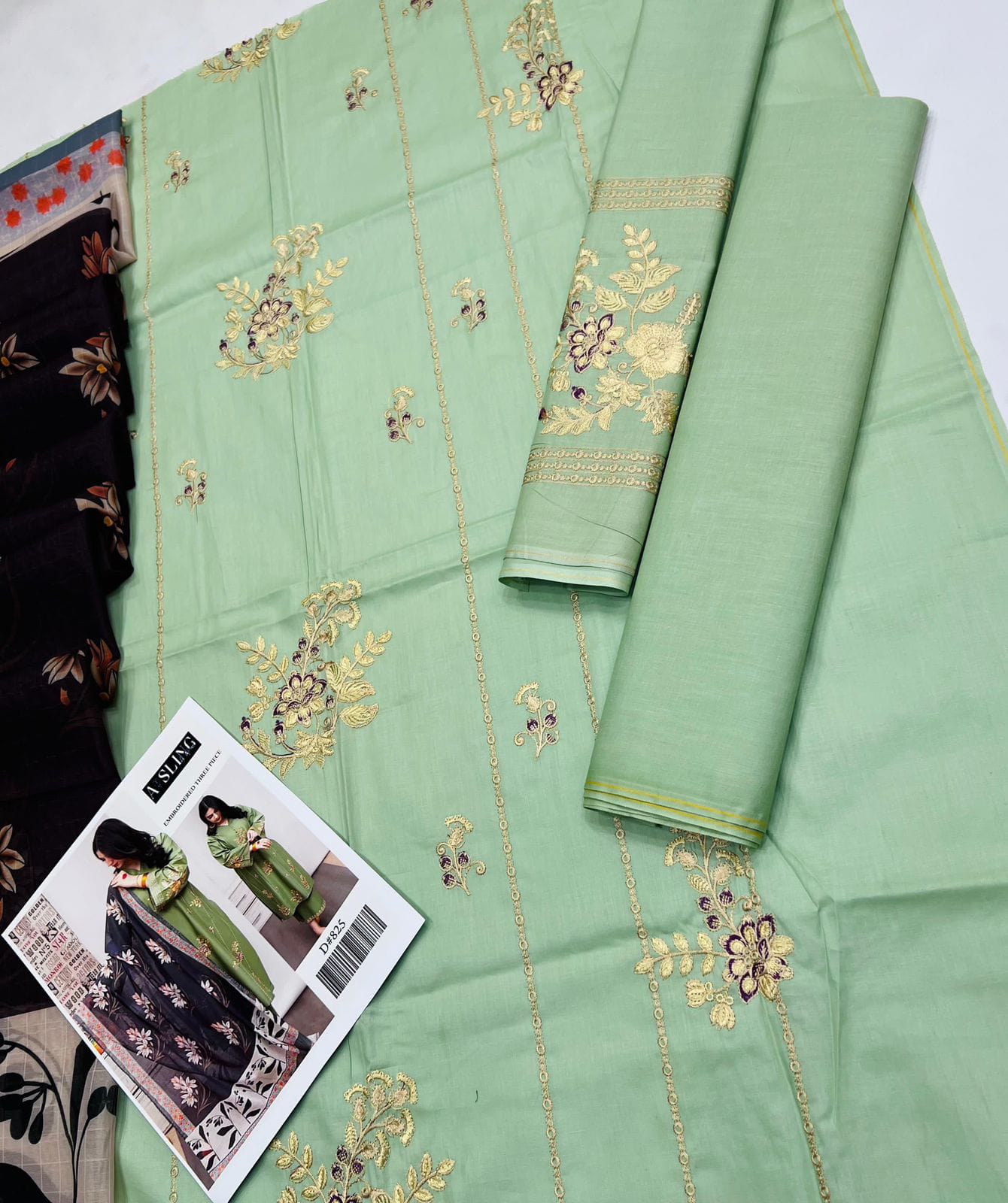 ASLING LAWN  WITH  DIGITAL Diamond DUPATTA Tree Piece Suit unstitched