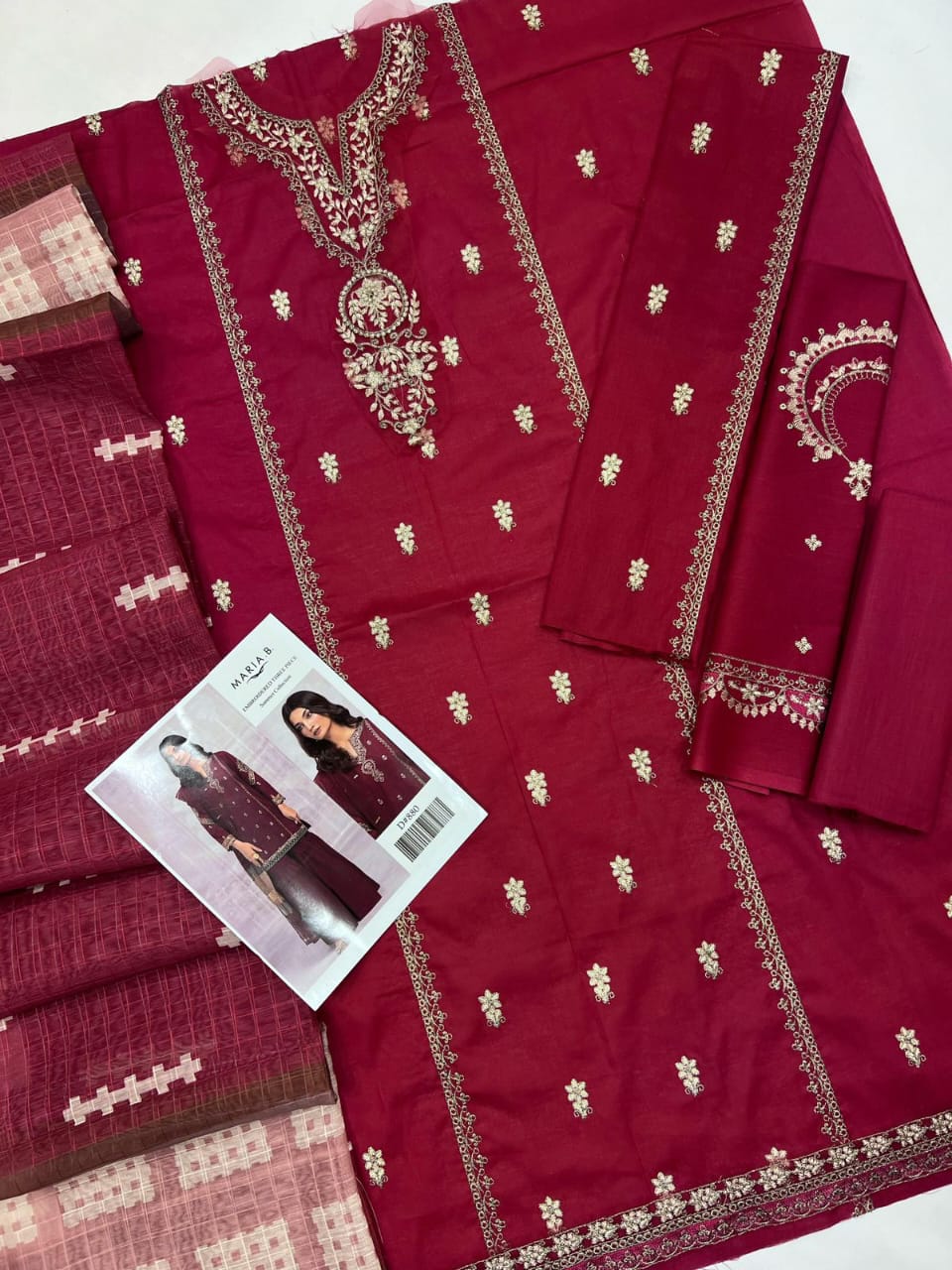 Maria.B – Embroidered Lawn Three-Piece Suit (D#880) – Summer Collection 3 piece suit unstitched