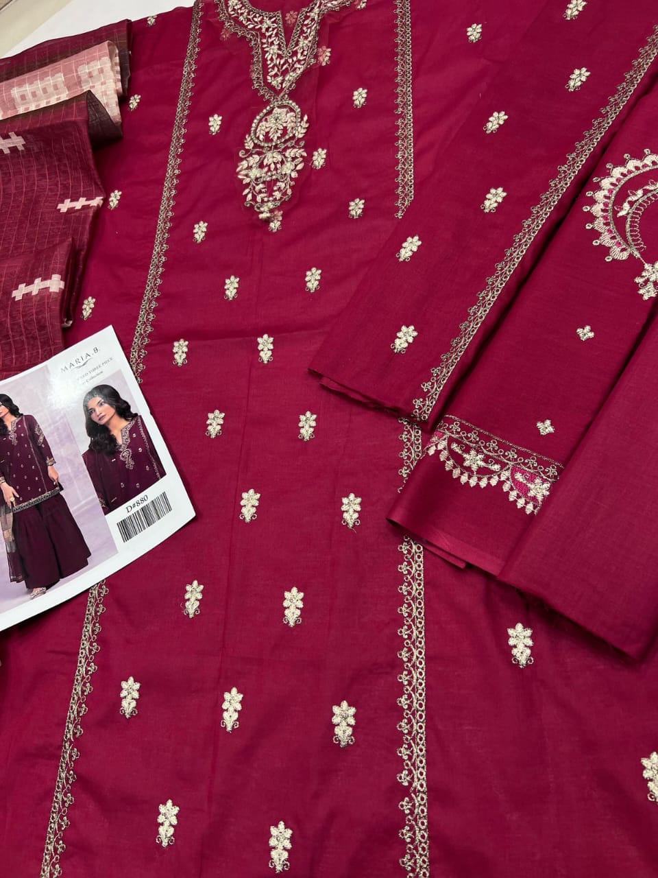 Maria.B – Embroidered Lawn Three-Piece Suit (D#880) – Summer Collection 3 piece suit unstitched